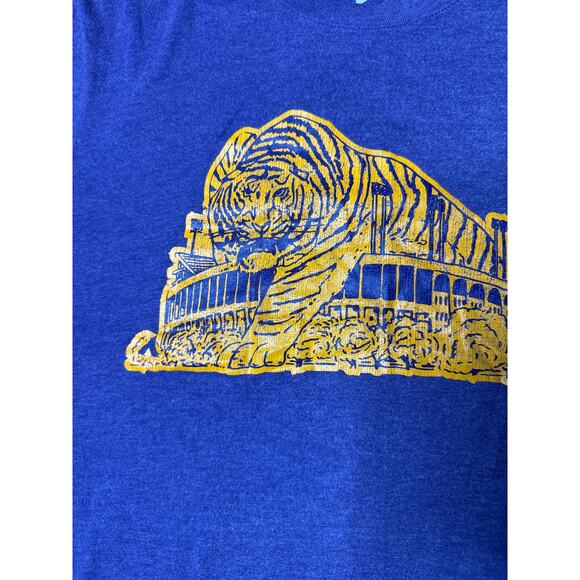 Nike LSU Tigers Men’s Large Blue T Shirt Athletic Cut Coliseum Graphic - Picture 2 of 5